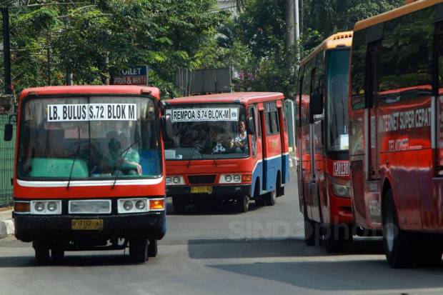 Operator Bus Sedang...