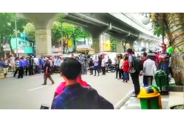 Larangan Parkir di Jalan...