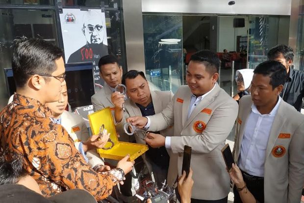Dukung Berantas Korupsi,...