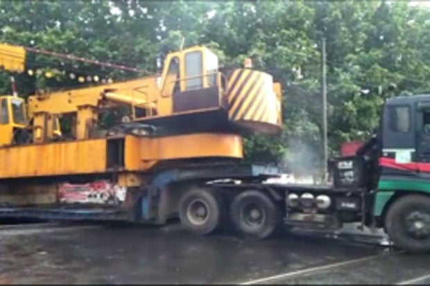 Truk Pengangkut Alat...