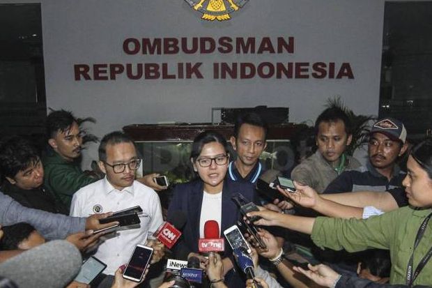 Berhalangan Hadir, Polisi...