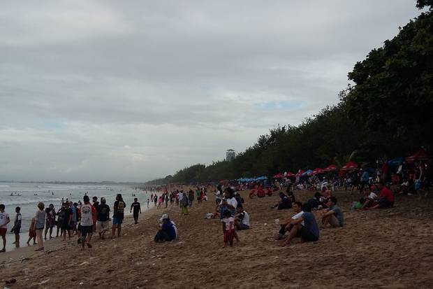 Bali Alami Cuaca Panas,...