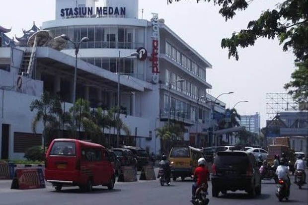 Akses Kereta Api dari...