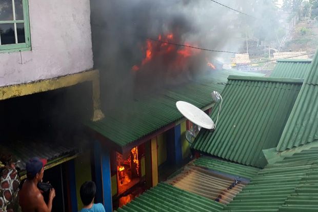 Kebakaran di Kampung...