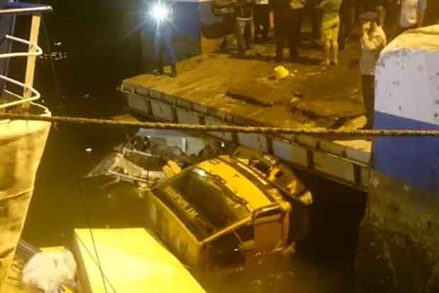 Rampdoor Kapal Penyeberangan...