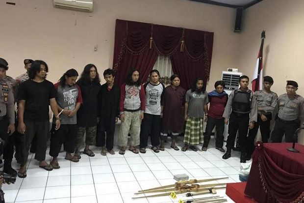 Identitas 10 Orang dan...