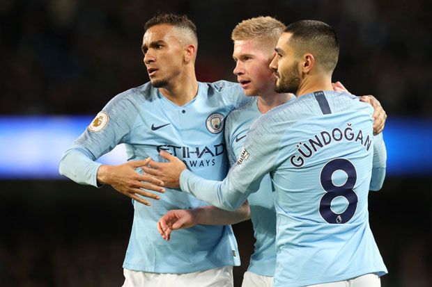 Bungkam 10 Pemain Wolves,...