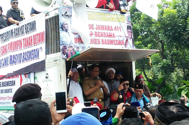 Soal Pose 2 Jari, Anies...