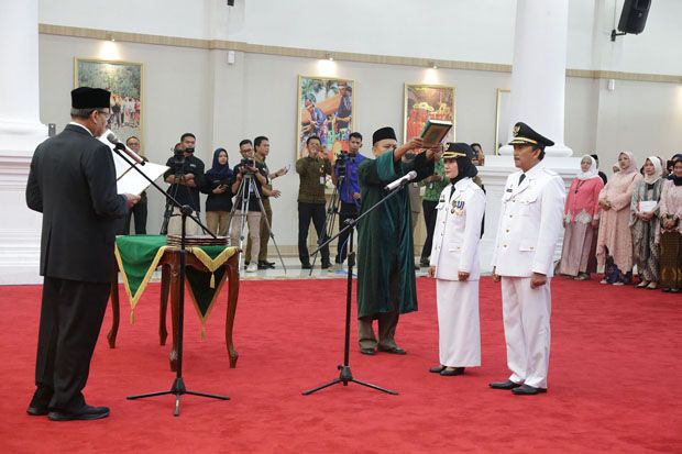 Iti Octavia dan Ade...