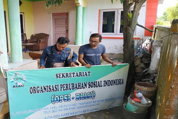 Warga Geruduk Rumah...