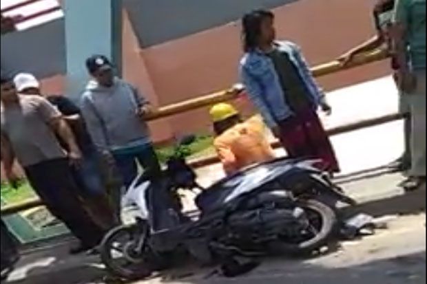 Dihantam Pikap, Pengendara...