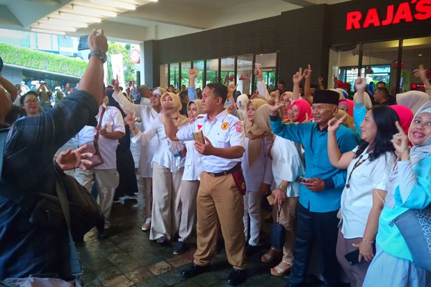 Pendukung Prabowo-Sandi...