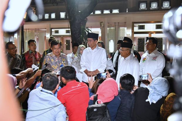 Jelang Debat Capres,...