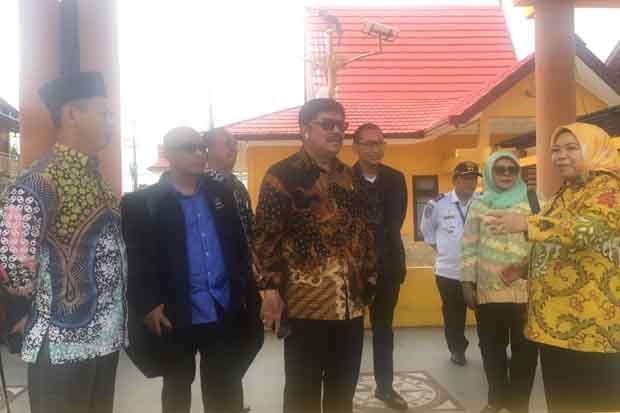Anggota Komisi V DPR...
