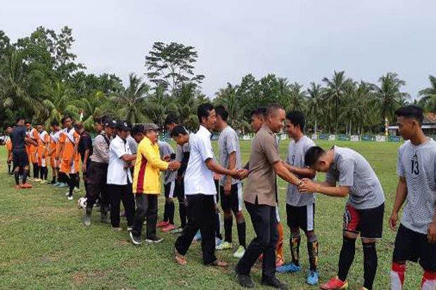 Gelorakan Sepak Bola,...