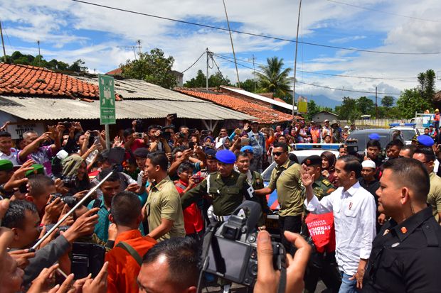 Bertemu Warga Garut,...