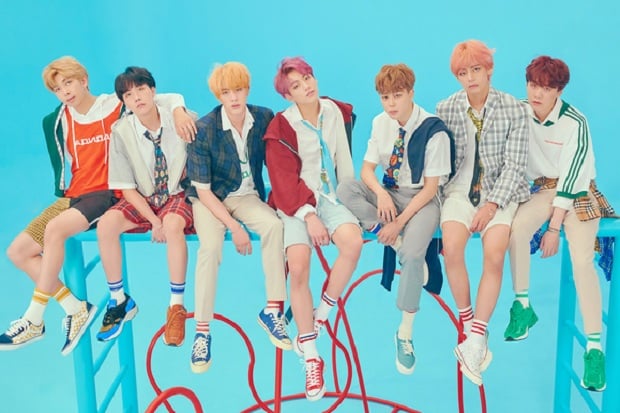 BTS Hadir Dalam Bentuk...