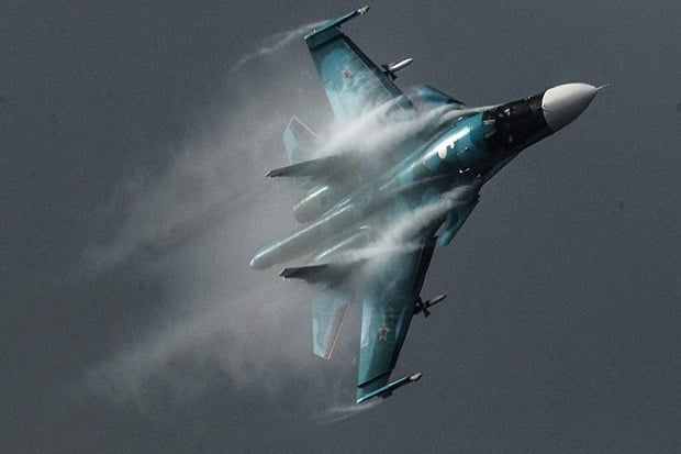 Dua Jet Bomber Su-34...