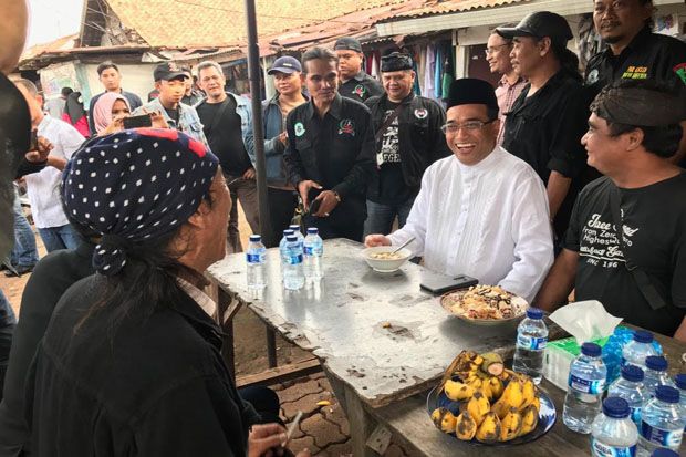 Menhub Makan Bakso Bersama...