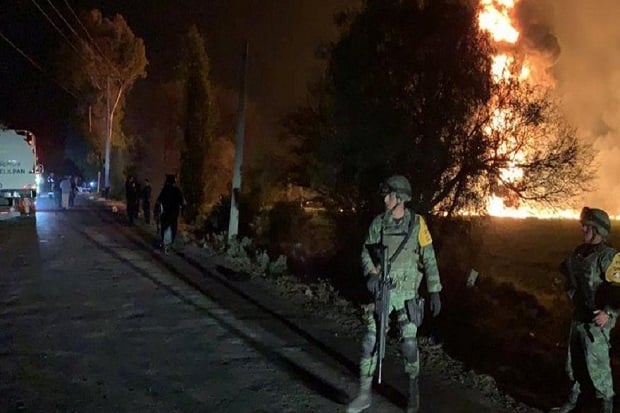 Pipa Bahan Bakar Meledak,...