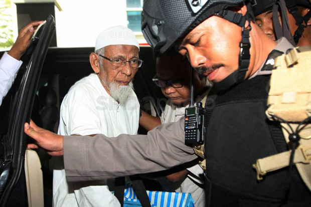 Jokowi Bebaskan Ustaz...