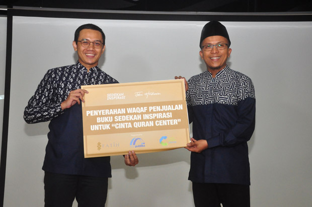Luncurkan Buku, Fahmi...