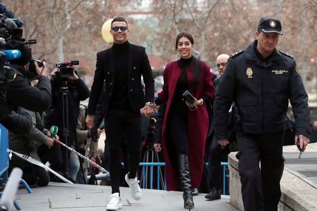 Gandeng Georgina, Ronaldo...