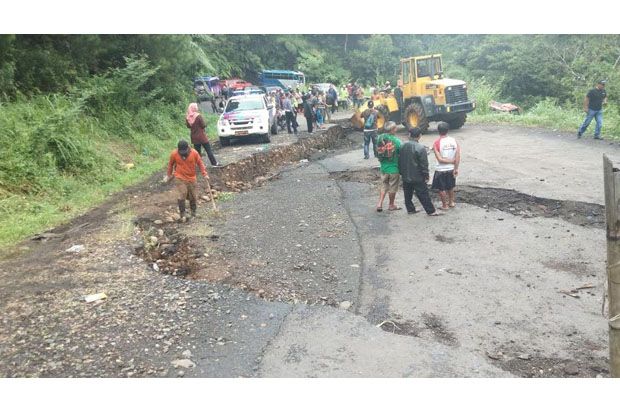 Jalan Penghubung Pekalongan-Banjarnegara,...