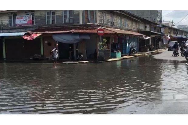 Banjir Rob Genangi Kawasan...