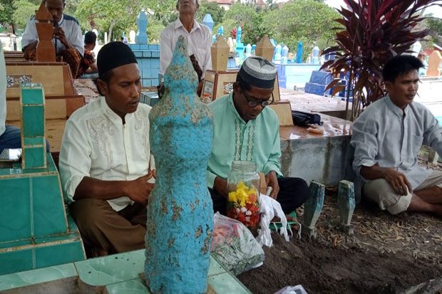 Suasana Haru Pemakaman...