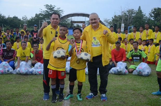 Dua Pemain U12 dari...