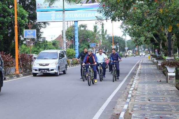 Dodi Ajak ASN Naik Sepeda...