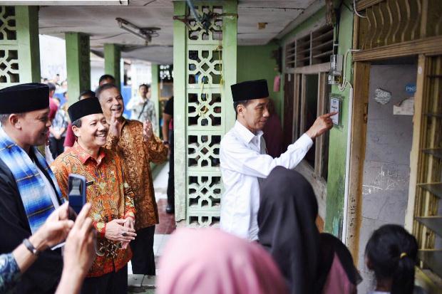 Jokowi Pastikan Sambungan...