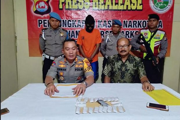 Gaji Kurang, Satpam...