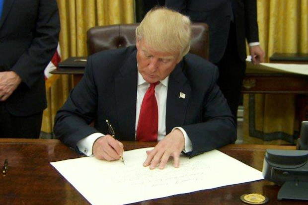 Trump Teken RUU untuk...