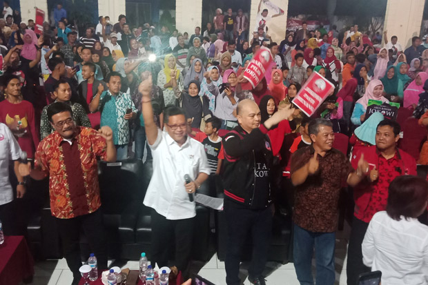 Hasto-Djarot Hadiri...