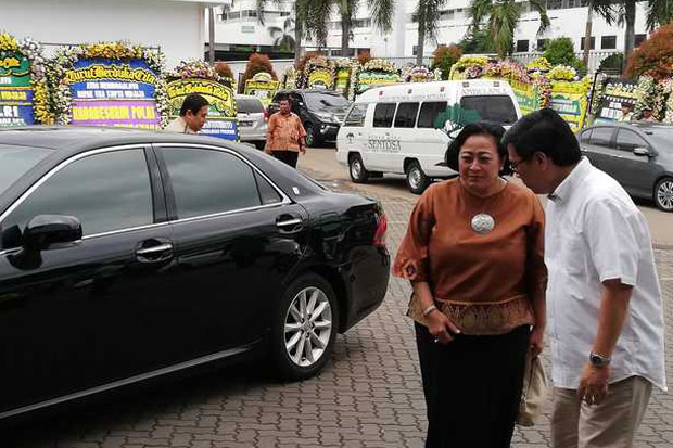 Datangi Rumah Duka,...
