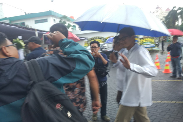Disambut Hujan Ringan,...