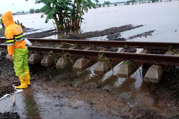 11 Perjalanan Kereta...