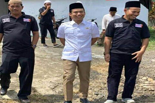 Berfoto dengan Caleg,...