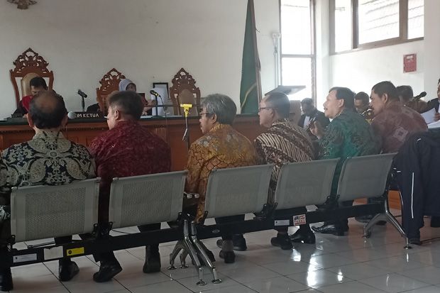 Dicecar Soal Dana Rp1...