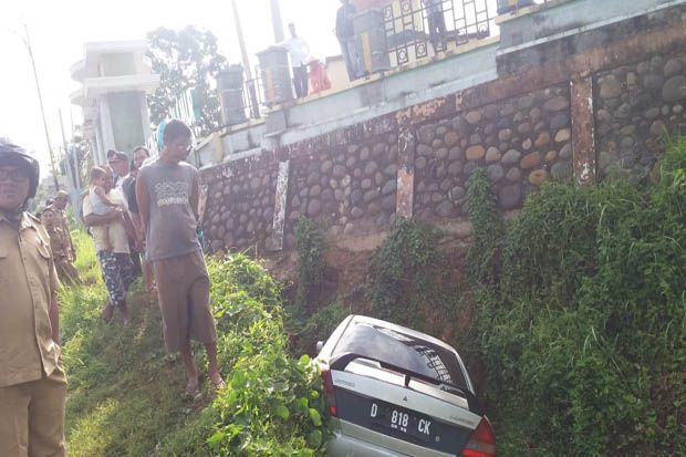 Sopir Ngantuk, Mobil...