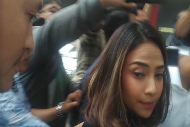 Wajib Lapor, Vanessa...
