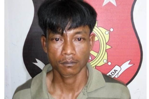 Pukul Istri dengan Gagang...