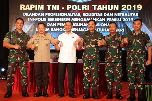 Polri dan TNI Gelar...