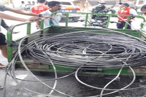 Curi Kabel, Dua Warga...