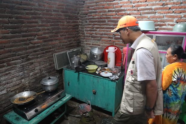 Korban Banjir Minta...