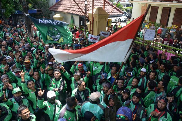 Ribuan Pengemudi Ojek...