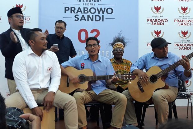 Sandiaga Nyanyikan Lagu...
