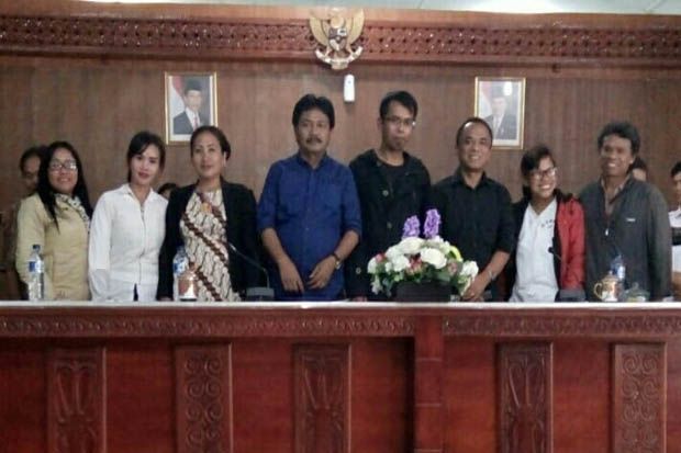 Gaji Belum Dibayar,...